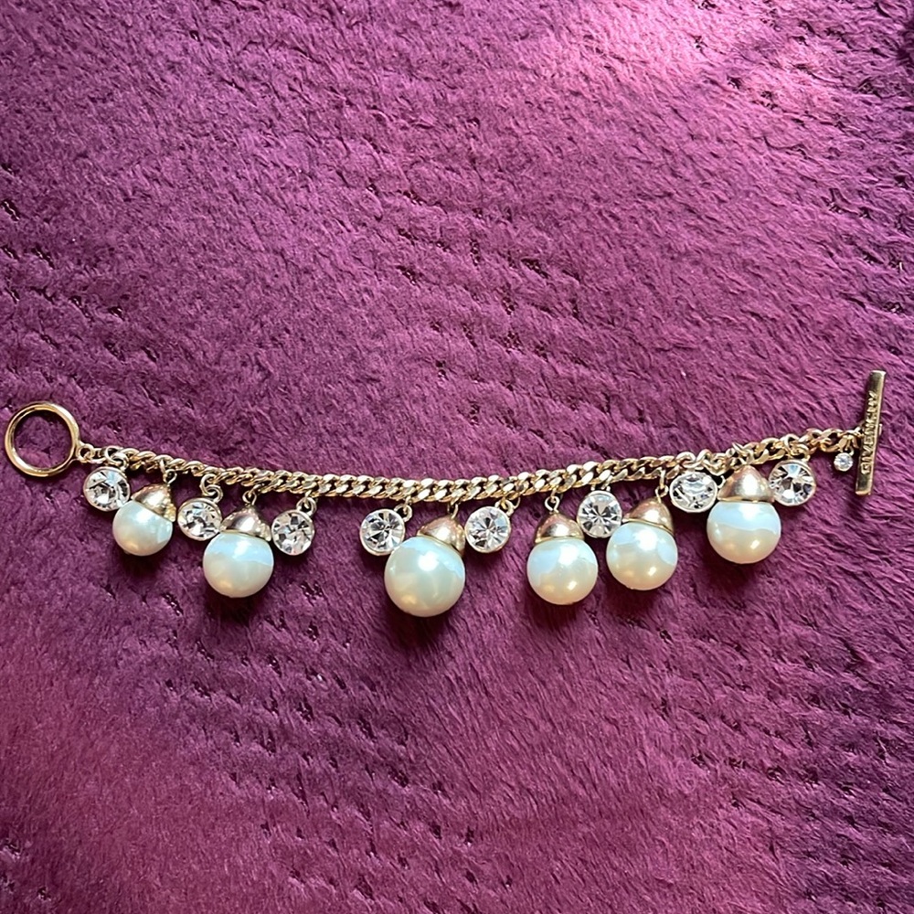 Elegant Gold Bracelet with Pearls and Crystals